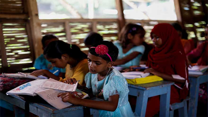 Dunya News In Bangladesh's flooded plains, schools in boats keep learning afloat