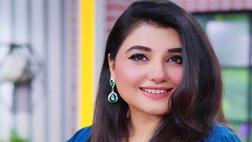 Javeria Saud recalls giving fan good thrashing for crossing all limits