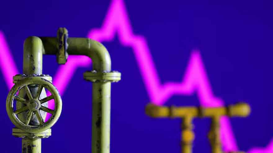 Oil falls on Gaza plan, fading Middle East risk premium