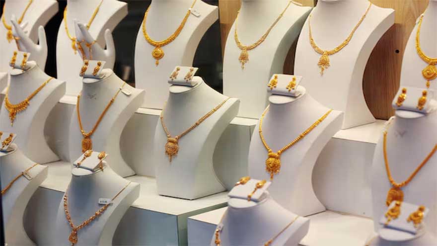 Gold heads for eighth weekly gain on strong safe-haven demand