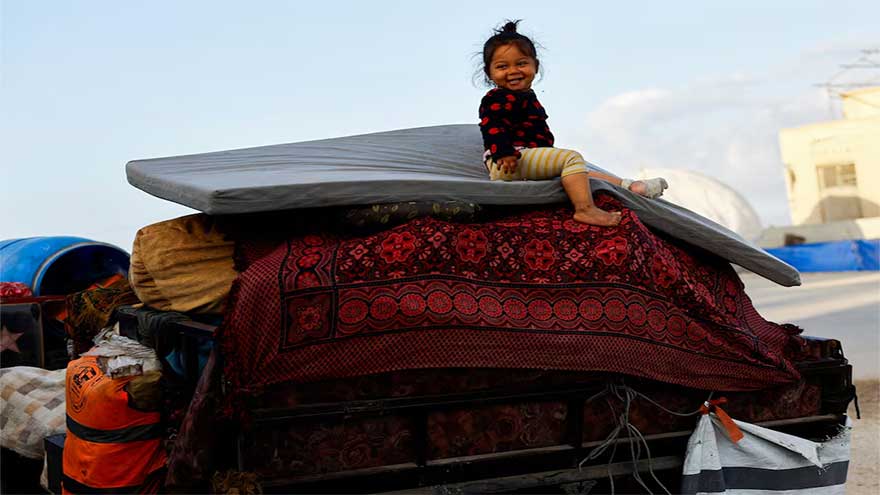 Gazans return to wrecked homes as Israeli forces pull back under ceasefire