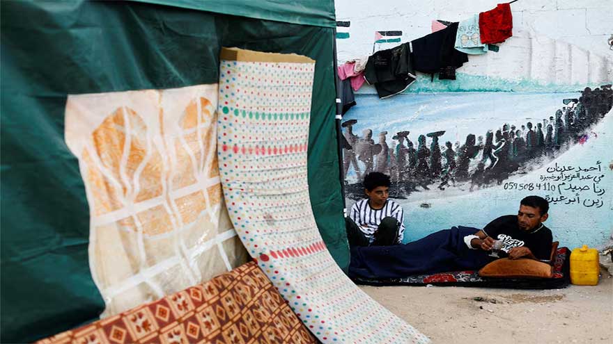 Gazans return to wrecked homes as Israeli forces pull back under ceasefire