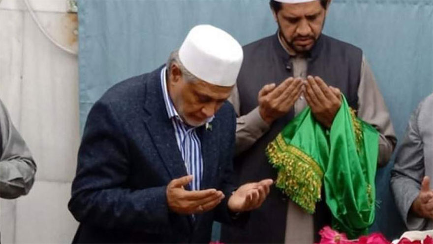 Dar visits Data Darbar, reviews finishing phase of development project