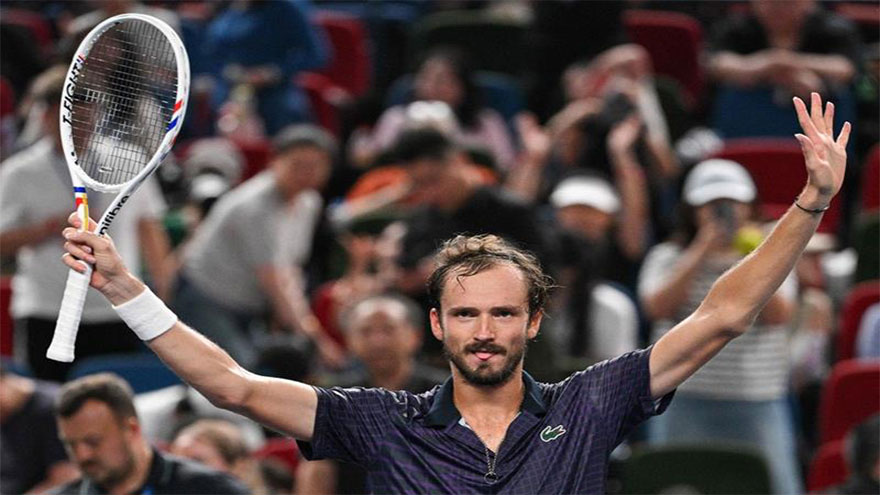 Resurgent Medvedev joins unheralded cousins in Shanghai semi-finals