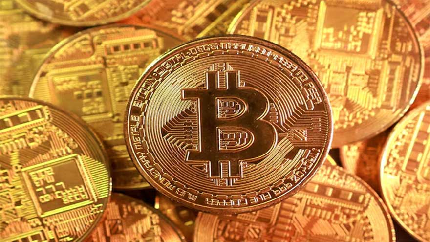 Bitcoin extends decline to $104,782 as Trump escalates US-China trade war