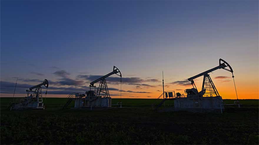 Oil recoups some losses as investors focus on US-China trade talks