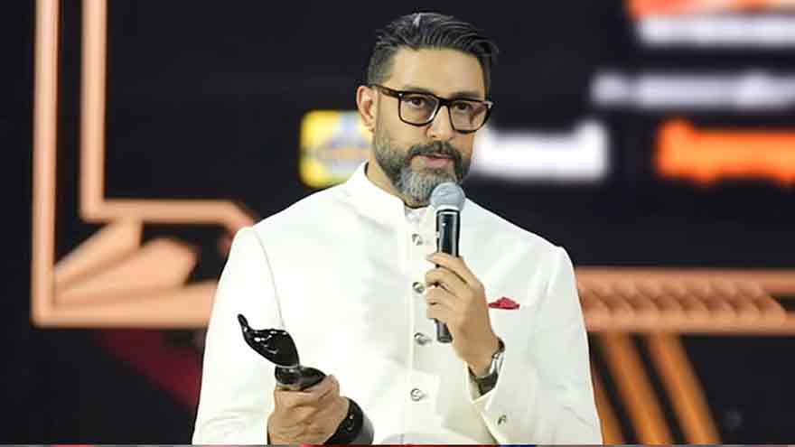 Abhishek Bachchan wins his first Filmfare best actor award in 25 years career