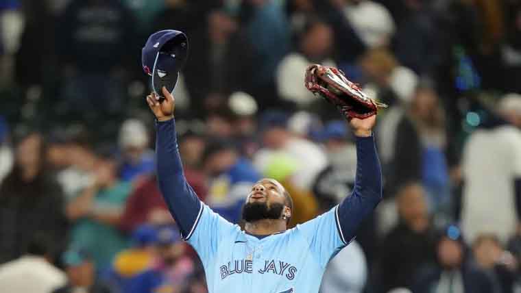 Guerrero, Springer sparks Blue Jays, who hit 5 HRs and cut Mariners' ALCS lead to 2-1 with 13-4 rout