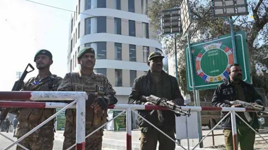 PCB to further tighten security as fan enters dressing room during Pakistan-South Africa Test 