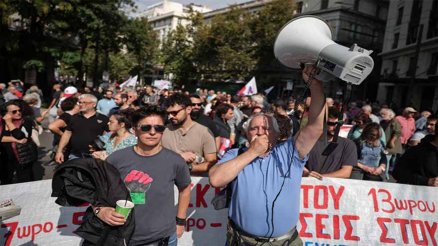 Greece adopts law extending working hours despite protests