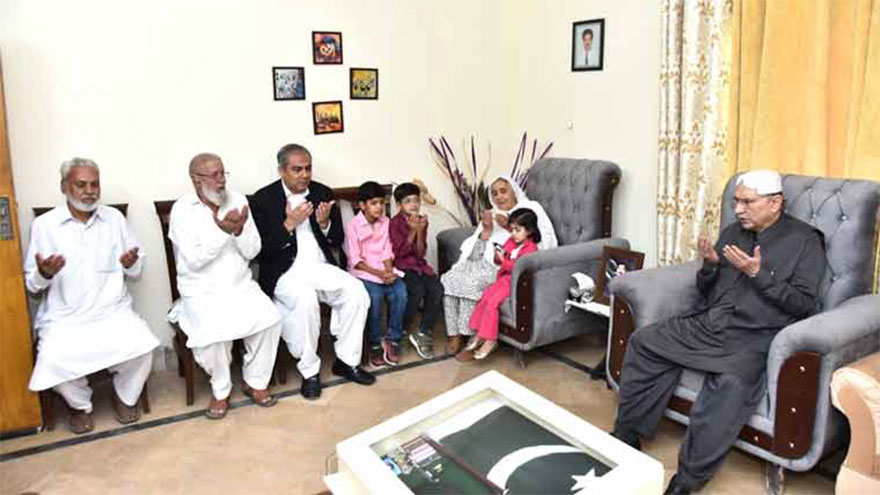 President visits family of martyred Lt Col Junaid to offer condolences