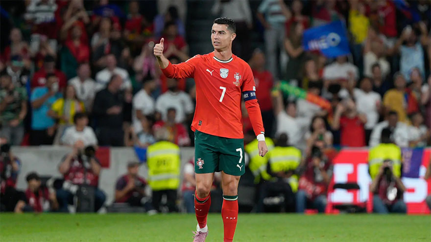 Billionaire Ronaldo tops Forbes footballer rich list again