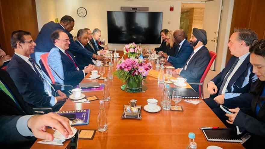 Aurangzeb strengthens international economic partnerships in Washington