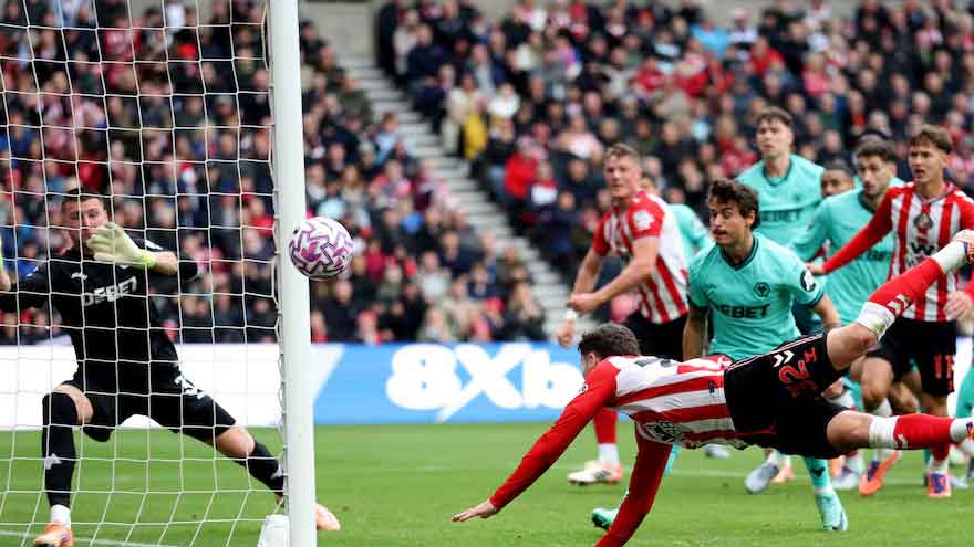 Sunderland soar as promoted sides rewrite Premier League script