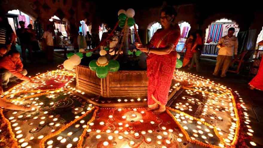 Hindu community celebrates Diwali with devotion across Pakistan