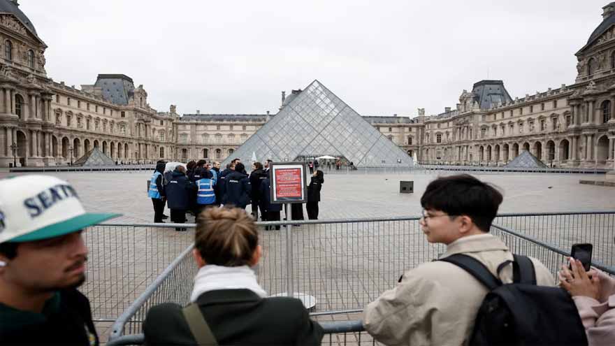 France scrambles to protect museums after Louvre heist