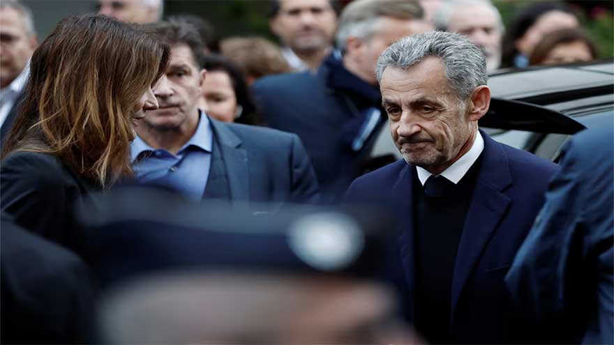 Former French President Sarkozy arrives at prison to start 5-year sentence