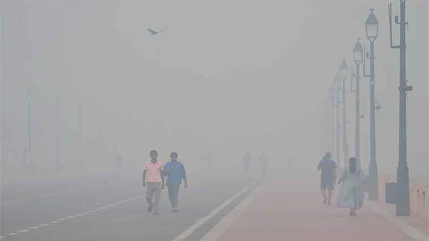 Thick, hazardous smog blankets New Delhi after Diwali fireworks