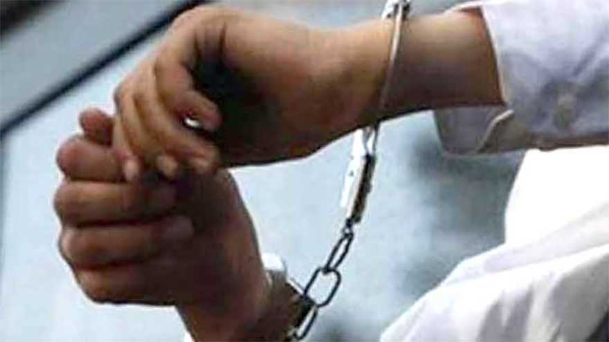 Karachi police arrest domestic worker with gold biscuits, foreign currency