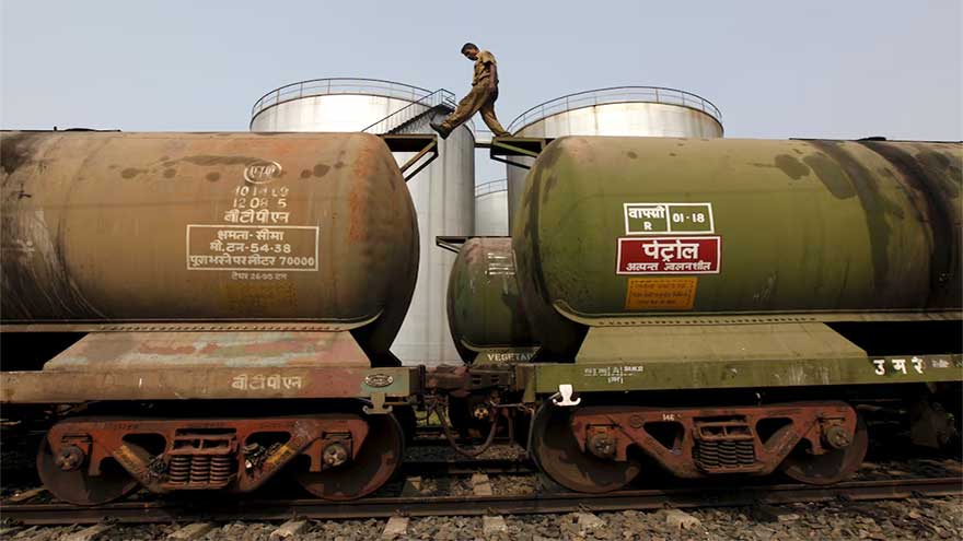 India poised to sharply cut Russian oil imports after sanctions, sources say