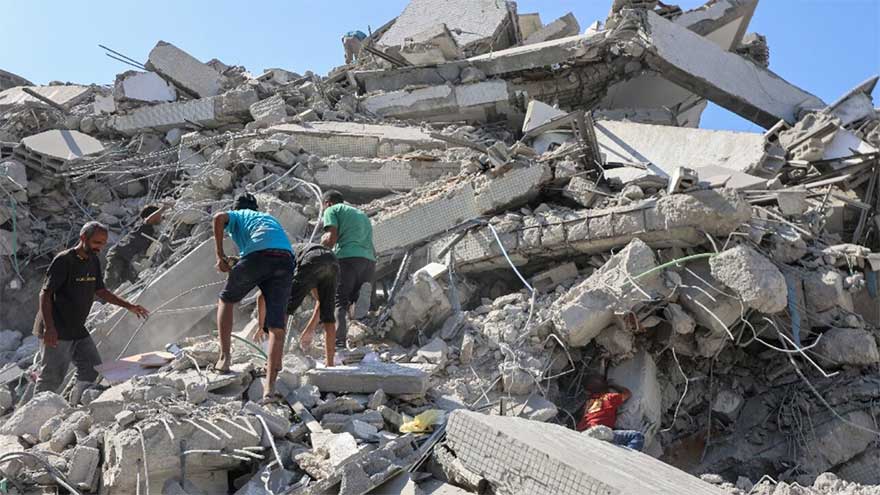 Gaza: buried under 61 million tonnes of rubble