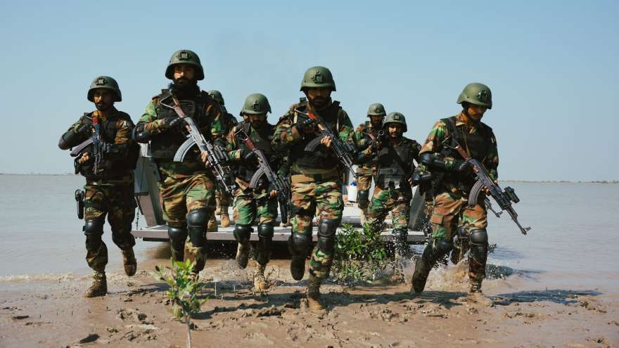 Navy chief vows to defend sovereignty, maritime frontiers