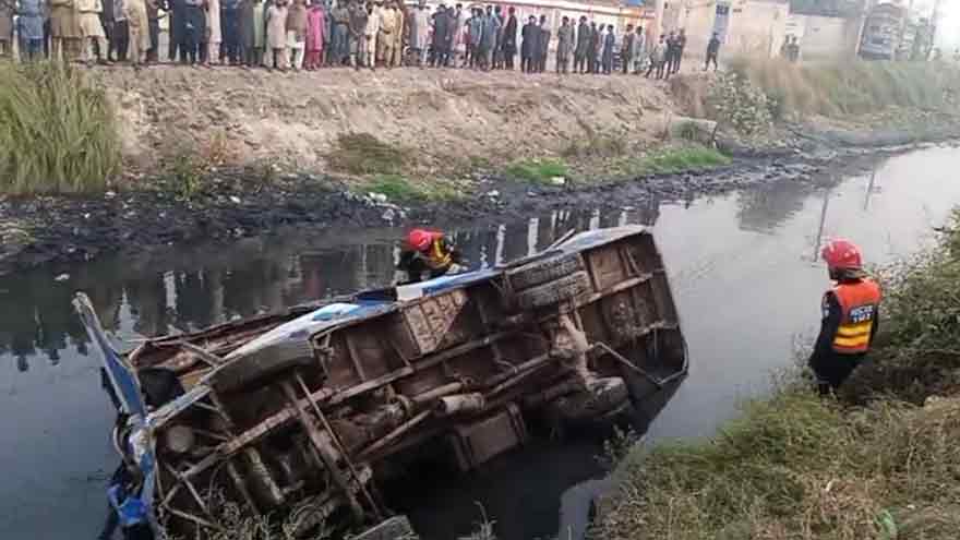21 children injured in school bus-truck collision in Sheikhupura