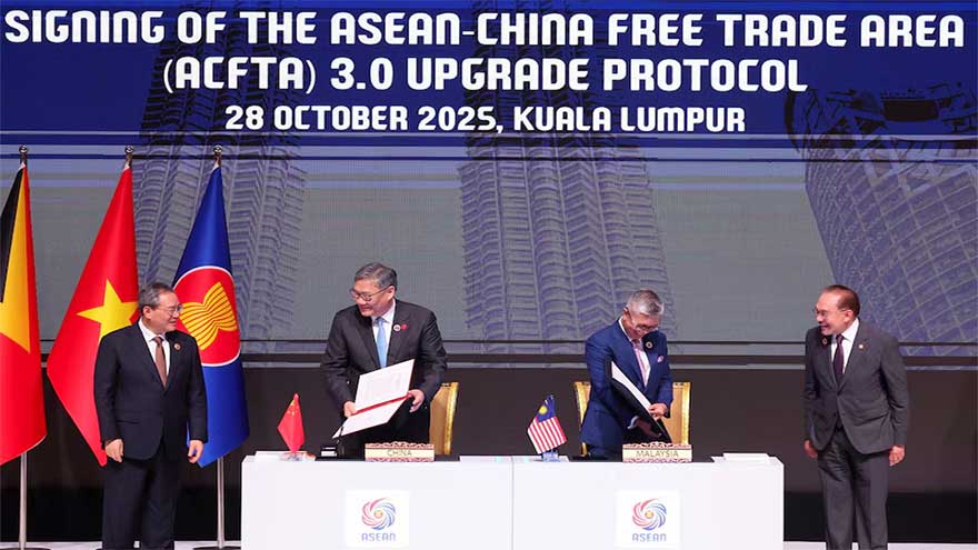China and ASEAN, hit by US tariffs, sign upgraded free trade pact