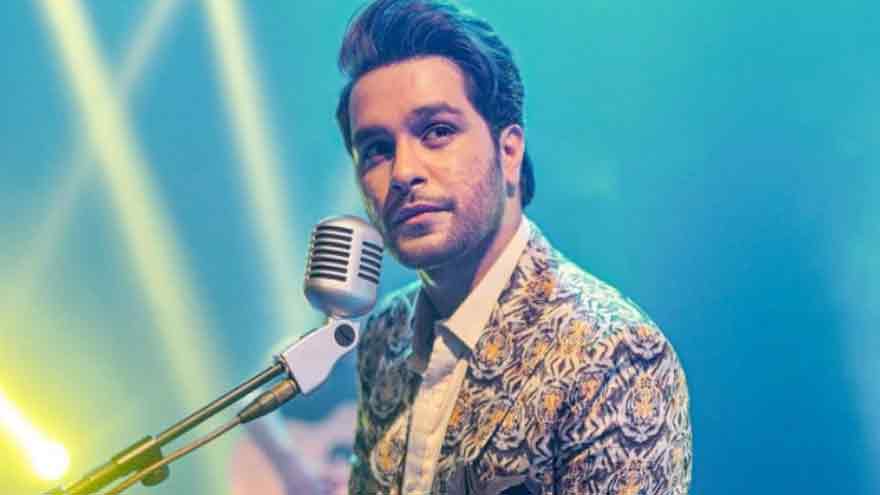 Asim Azhar leaves fans stunned as he deletes all posts on Instagram