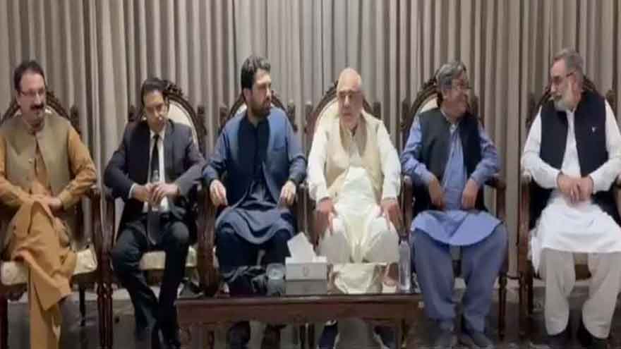 KP CM Sohail Afridi finalises plan for small cabinet after party meeting