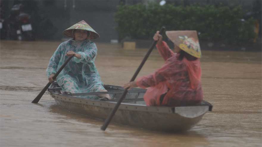 Floods kill at least 9, leave 5 missing in central Vietnam