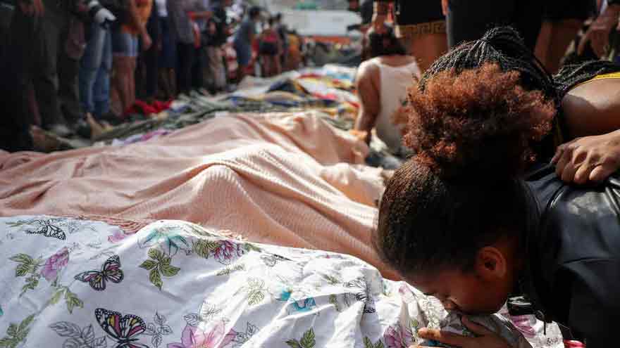 Rio police raids kill at least 132, corpses line street