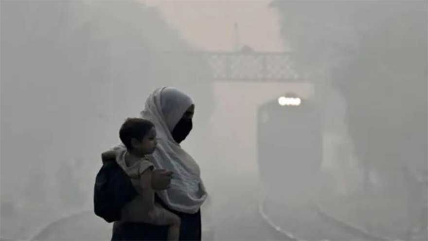 Smog situation worsens in Punjab, Lahore once again tops list of world's most polluted cities