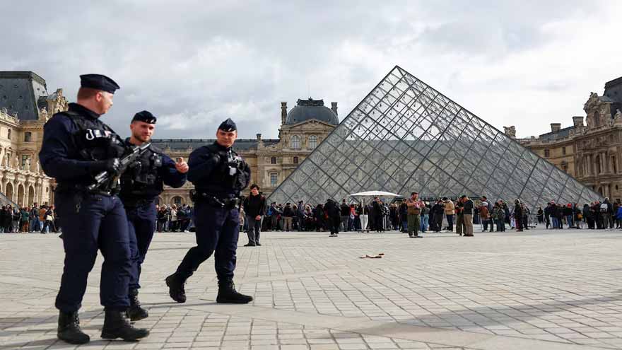 French police hunting stolen Louvre jewels arrest more suspects