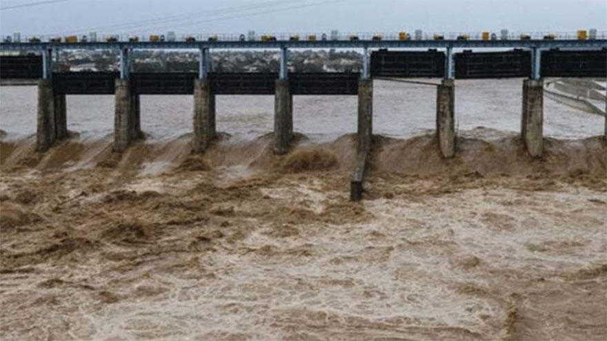 Nullah Dek surges again; flood alert issued