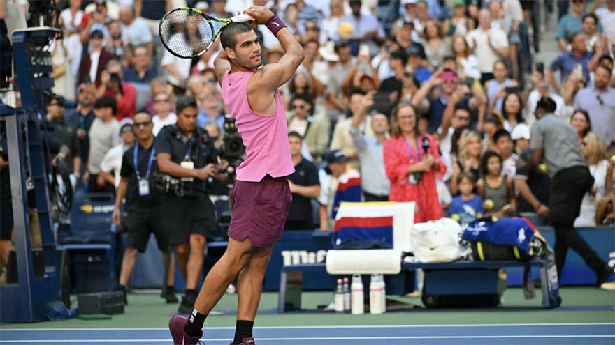 Alcaraz into US Open quarter-finals as Krejcikova escapes