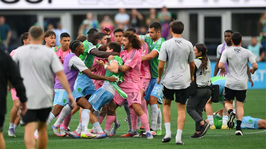 Melee, spitting incident mar end of Leagues Cup final