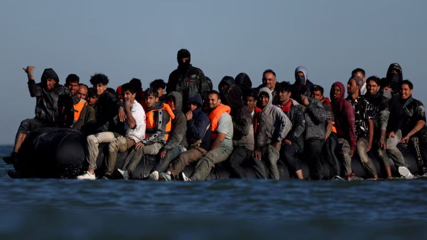 Britain suspends refugees' family reunion applications to toughen rules