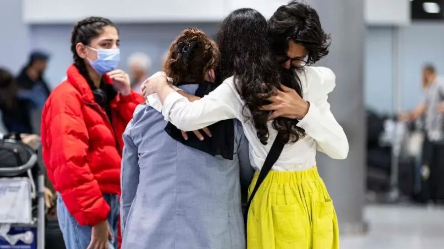 First Afghan families allowed into Germany from Pakistan