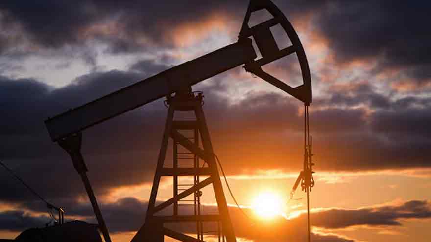 Oil prices hold on to gains from US sanctions