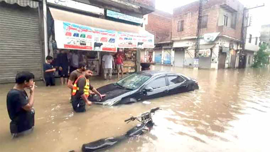 577mm rain in Gujrat triggers urban flooding