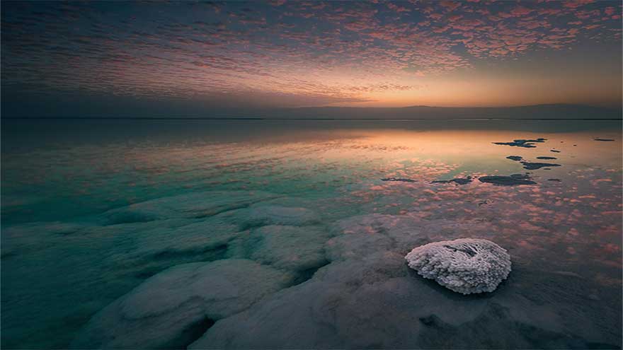 Strange phenomenon happening deep in the Dead Sea