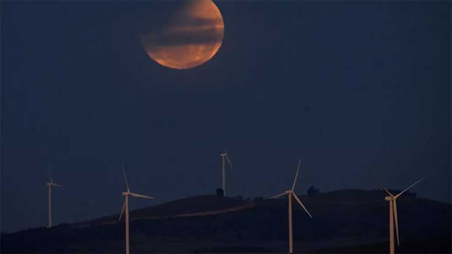 'Blood Moon' to rise during total lunar eclipse Sunday night