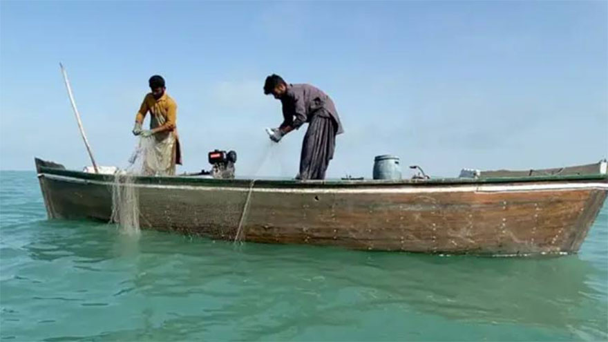 One killed as fishing boat capsizes in Indus River