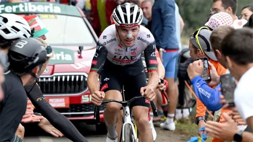 Almeida wins Vuelta 'queen stage' ahead of leader Vingegaard amid protests