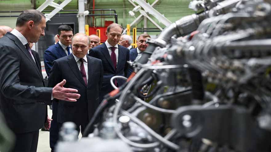 Putin urges Russia's aerospace industry to develop rocket engines