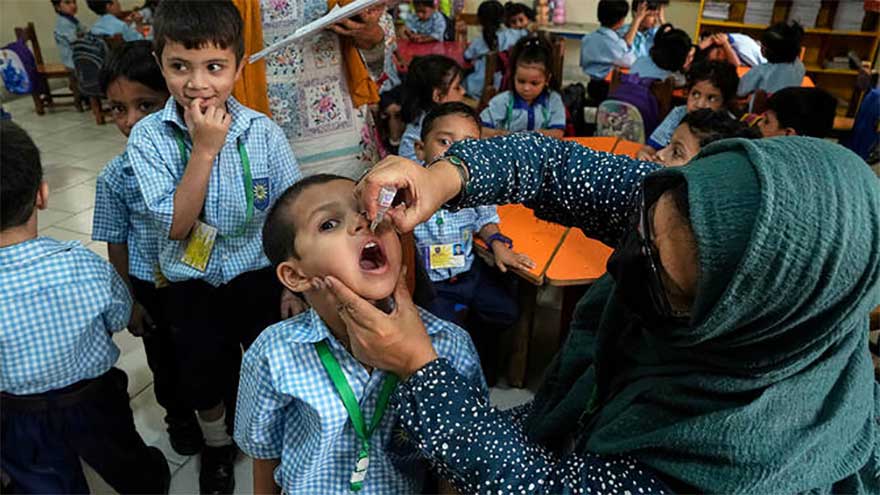 Pakistan vaccinates over 19m kids as floods disrupt eradication push
