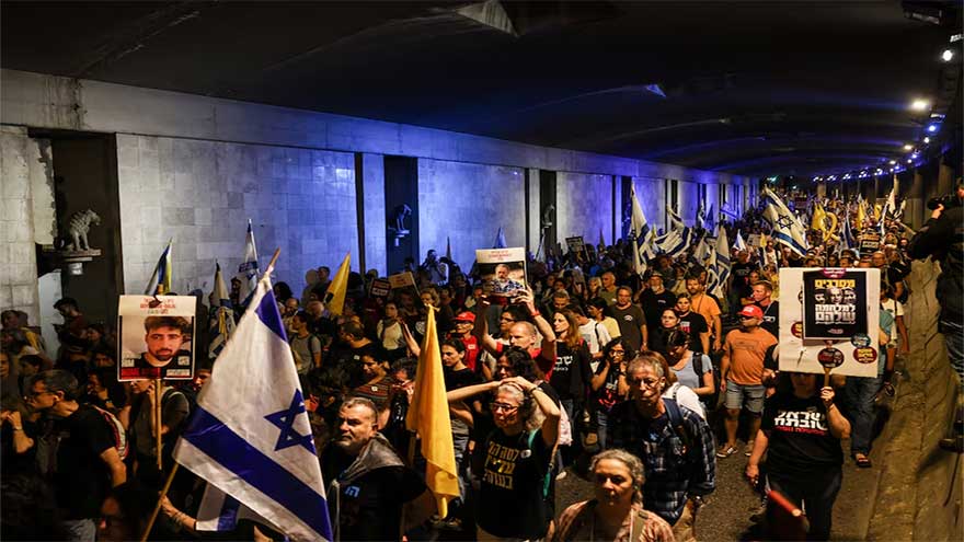 'Trump's legacy crumbles', Israelis call on US President to end Gaza war