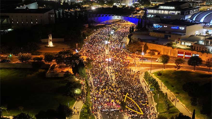 'Trump's legacy crumbles', Israelis call on US President to end Gaza war