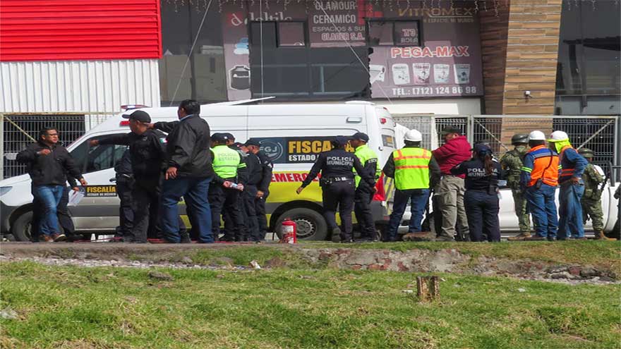 Ten people killed, 61 hurt after Mexican train hits double-decker bus
